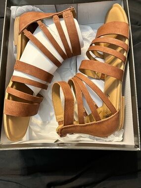 Waverly Multi-Strap Flat Sandals in Chestnut Brown